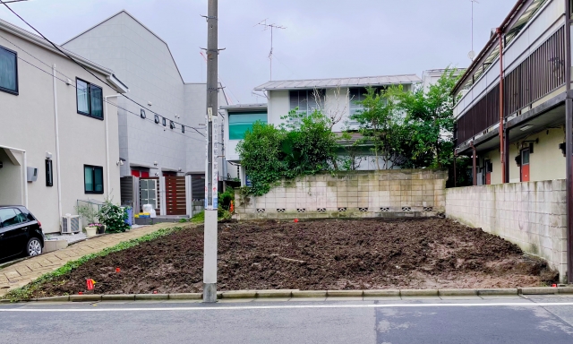 空き家をどう売る？「更地」vs「古家付き」の真実